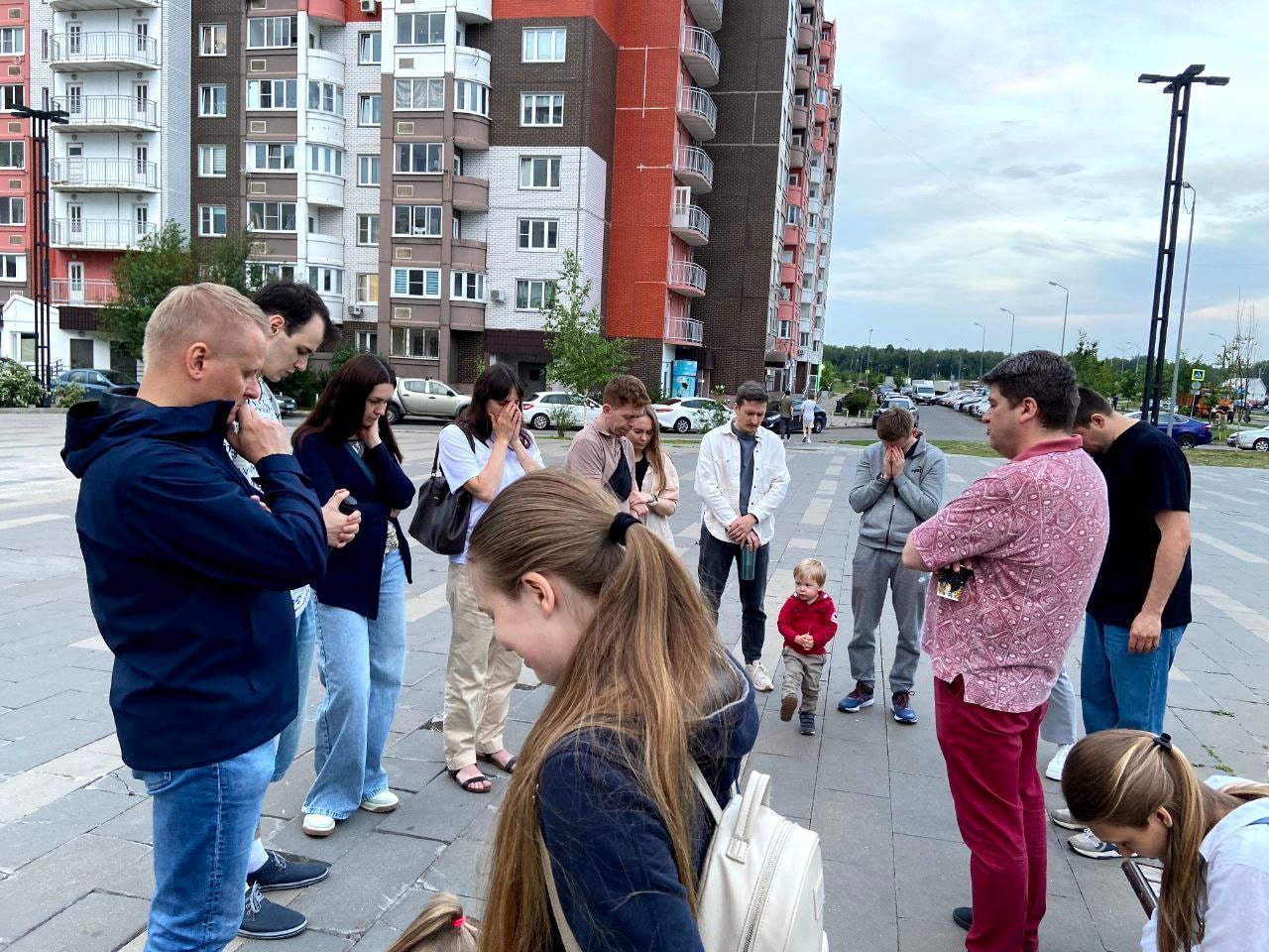 Молитвенная прогулка команды в Троицке